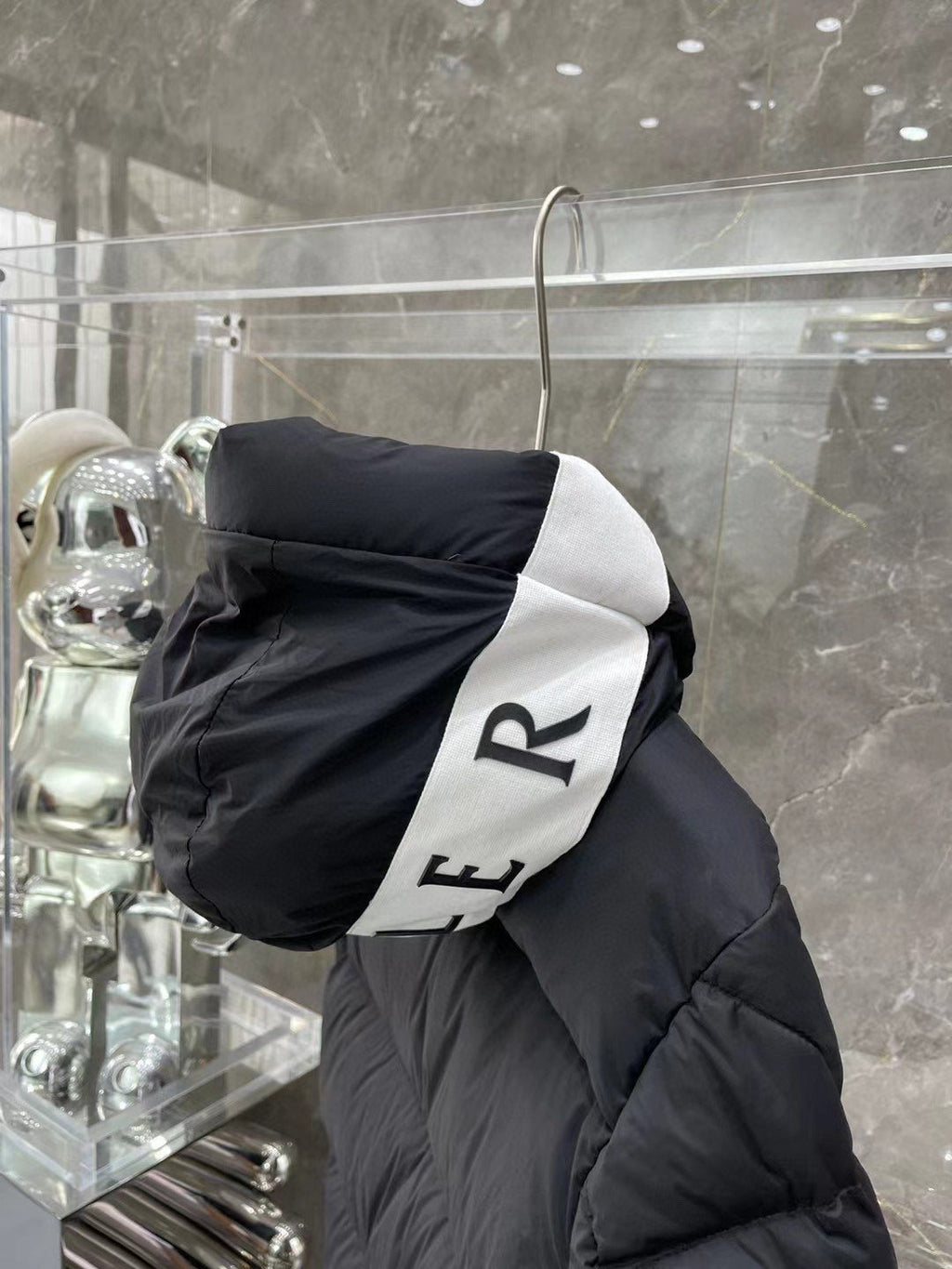 Moncler Hood-Print Hooded Puffer Coat — detail