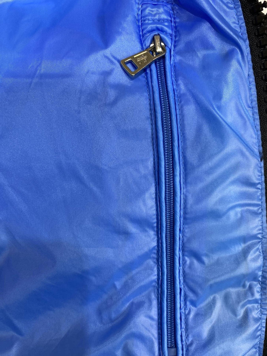 Moncler Contrast-Lined Hooded Puffer Coat — detail