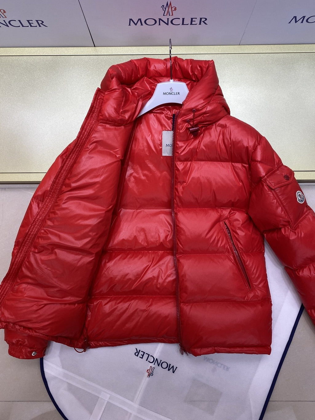Moncler Ecrins Hooded Puffer Coat — detail