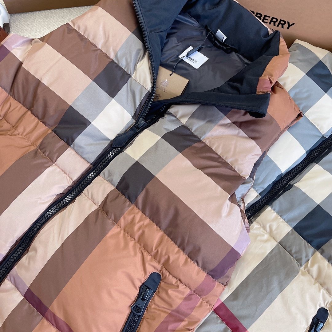 Burberry Check Drawstring Waist Down Vest — detail