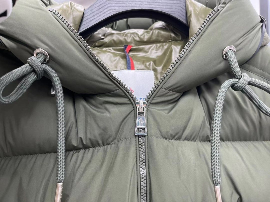 Moncler Hooded Short Down Coat — detail