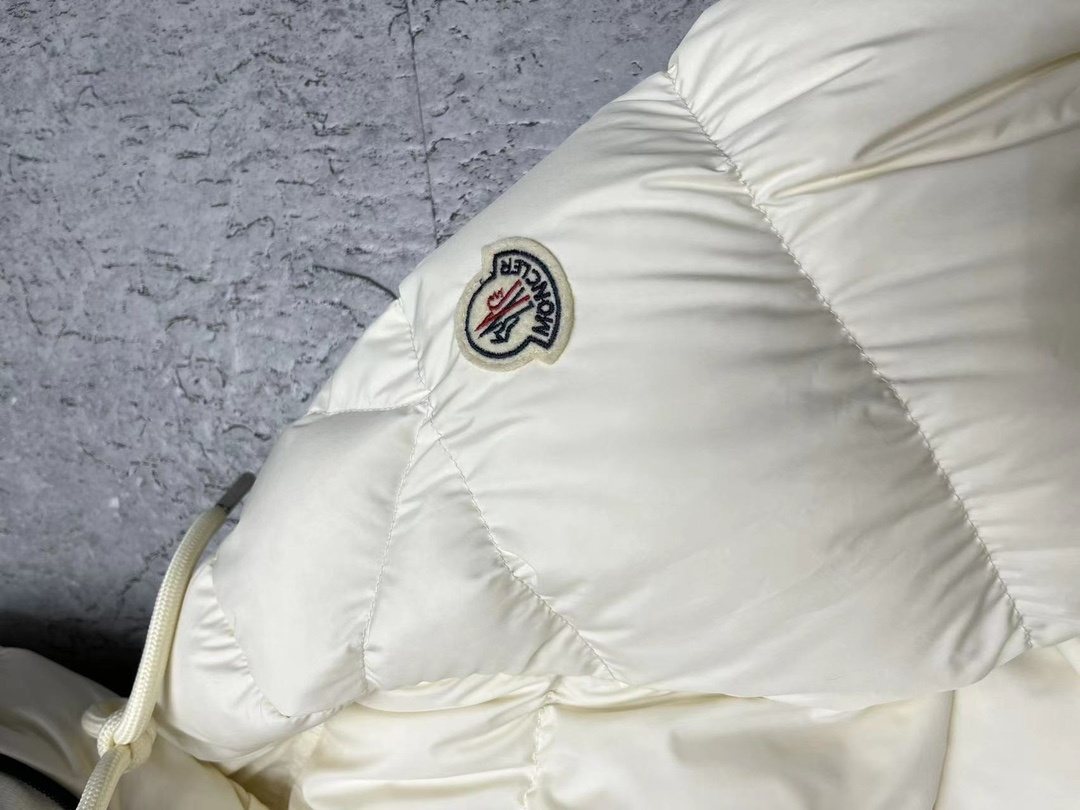 Moncler Hooded Short Down Coat — detail