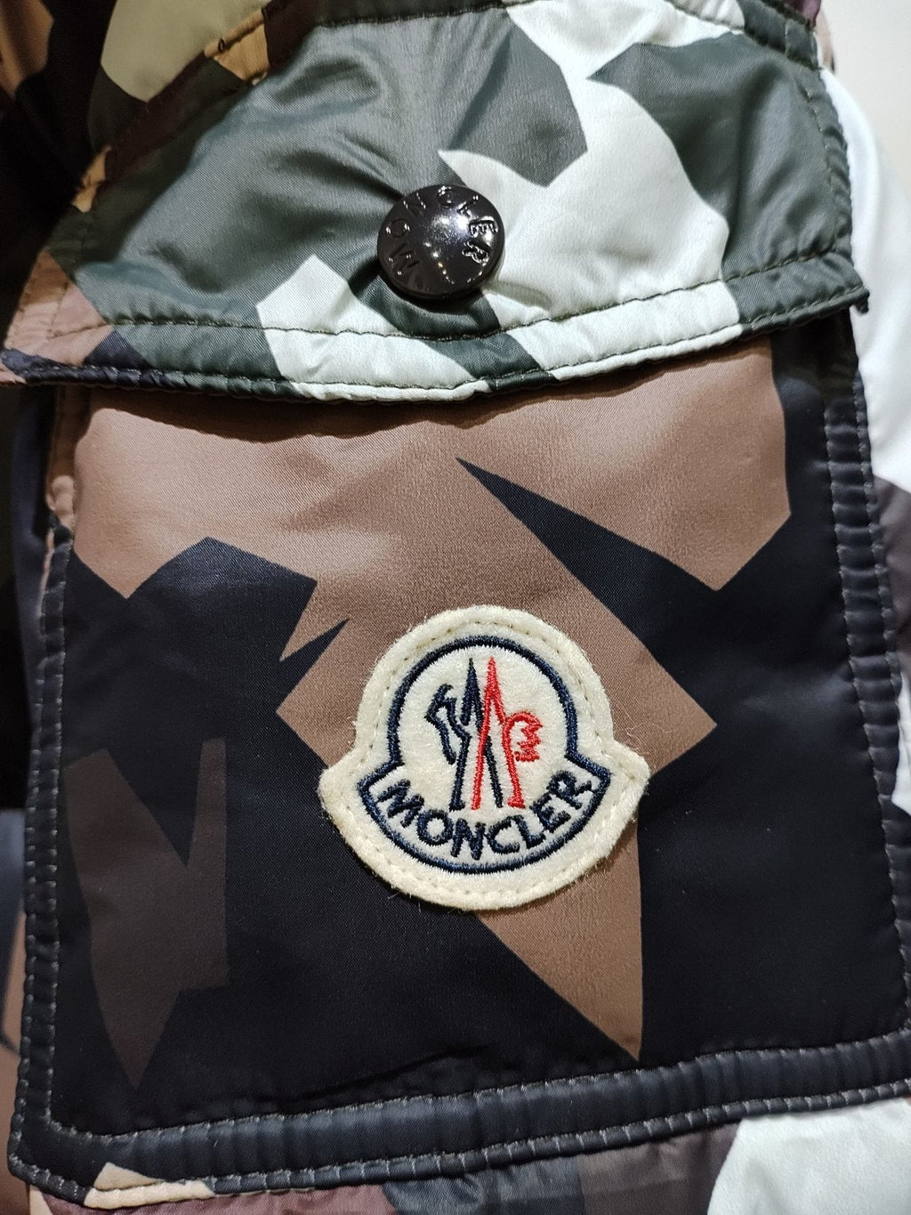 Moncler Geometric Camouflage Hooded Puffer Coat — detail