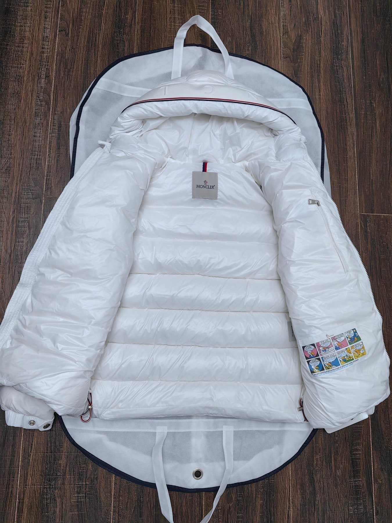 Moncler Hooded Contrast-Trim Short Puffer Coat — detail