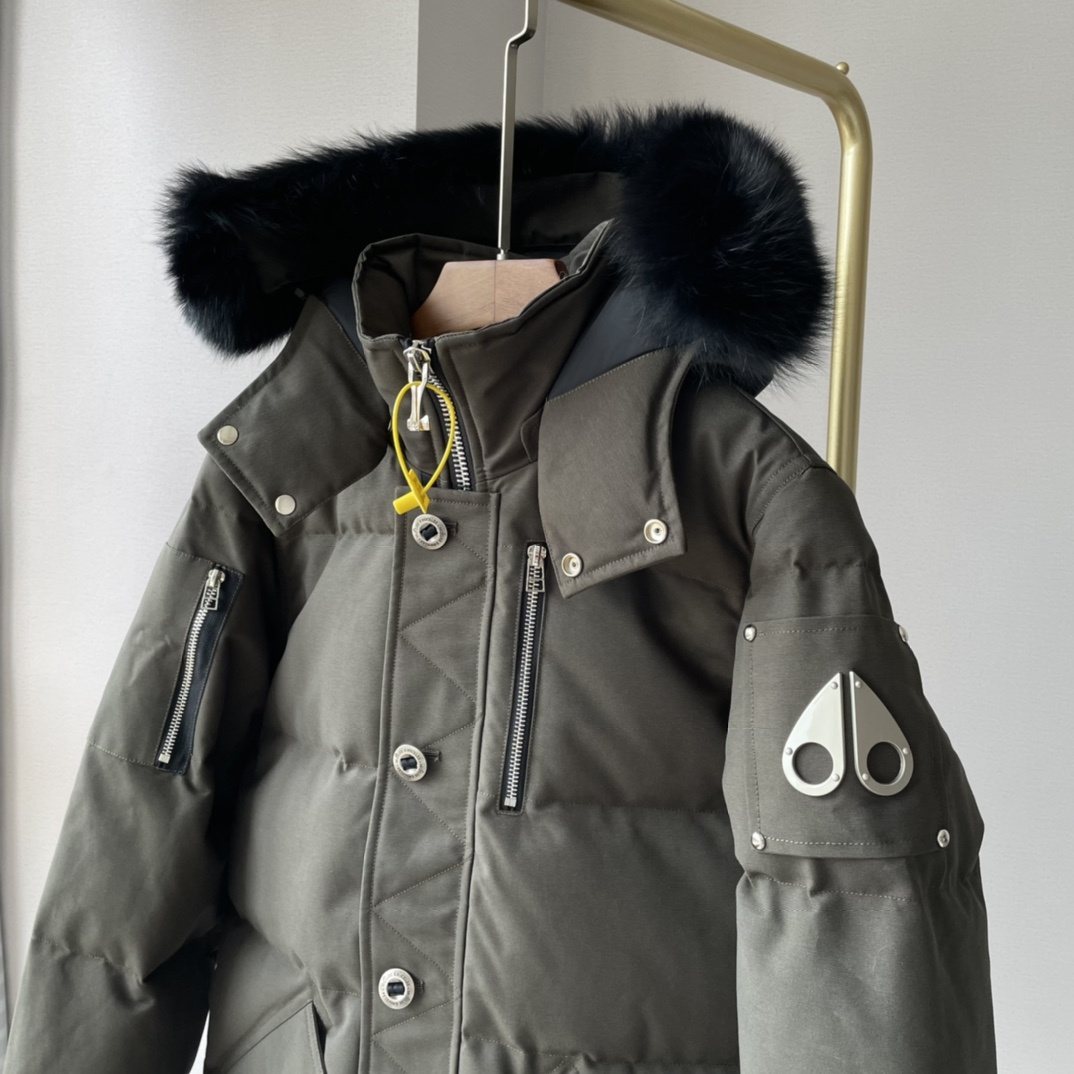 Moose Knuckles Fur-Trim Hooded Puffer Jacket — front