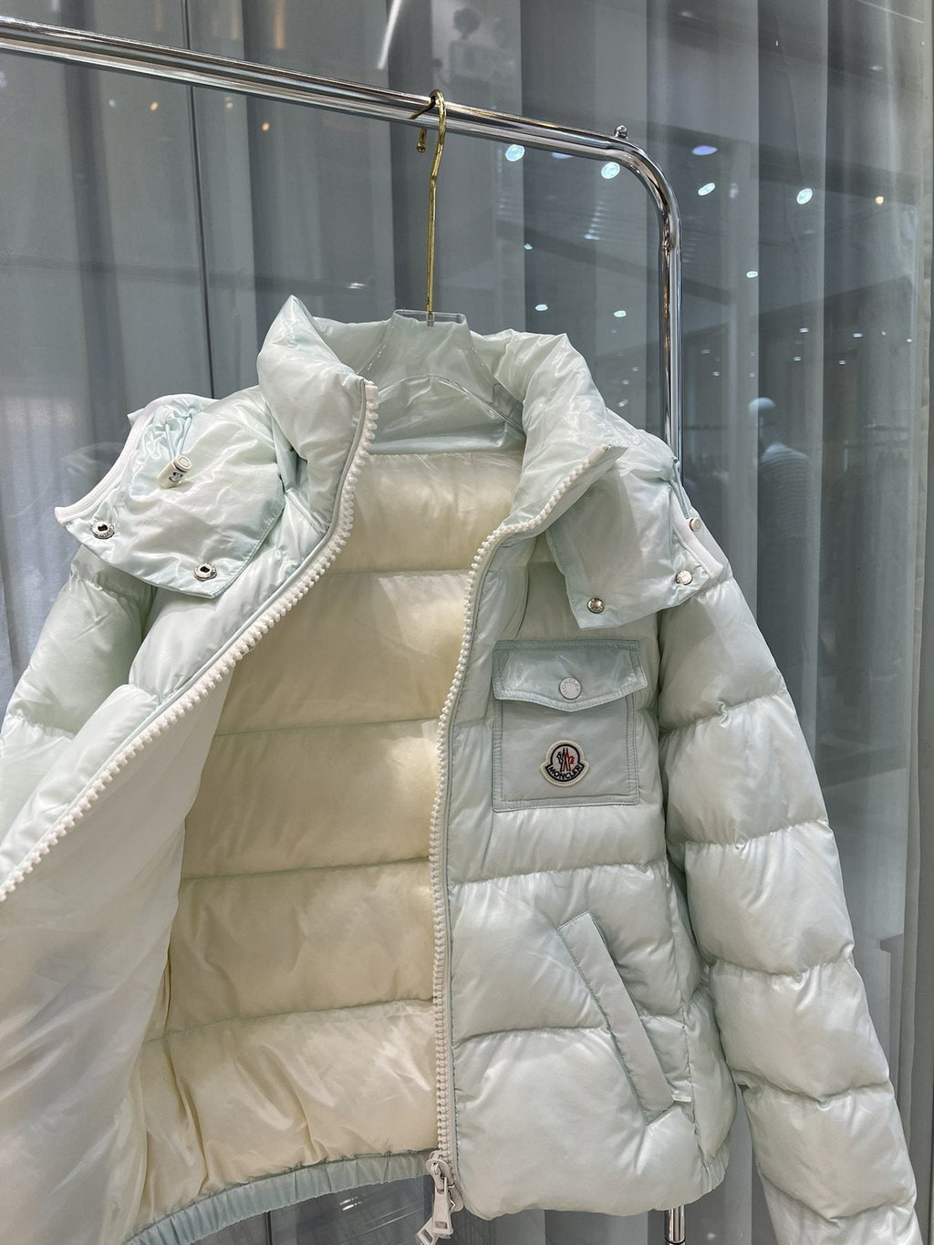Moncler Hooded Front-Pocket Puffer Coat — detail