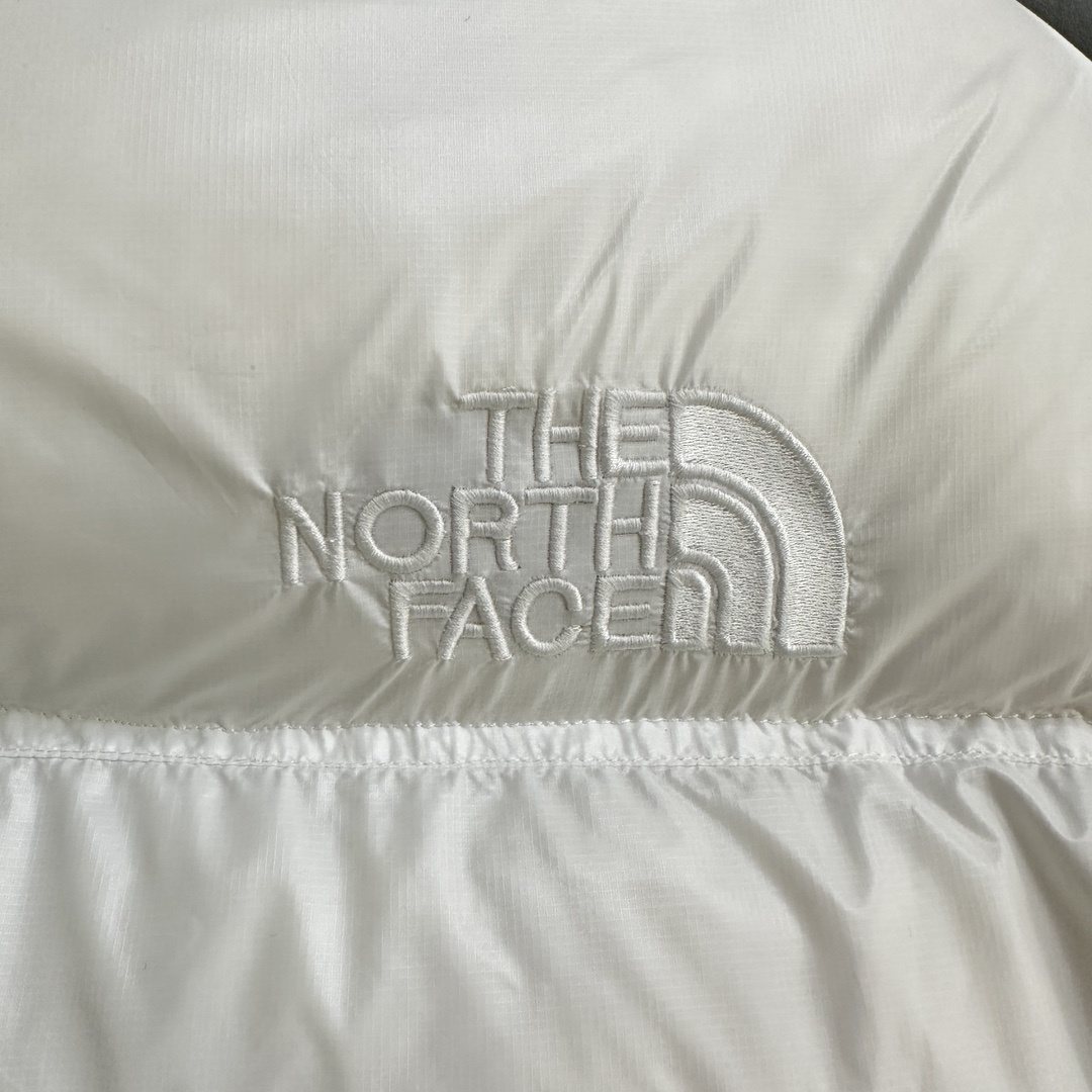 The North Face Women's Cropped Quilted Puffer Jacket — fabric_closeup