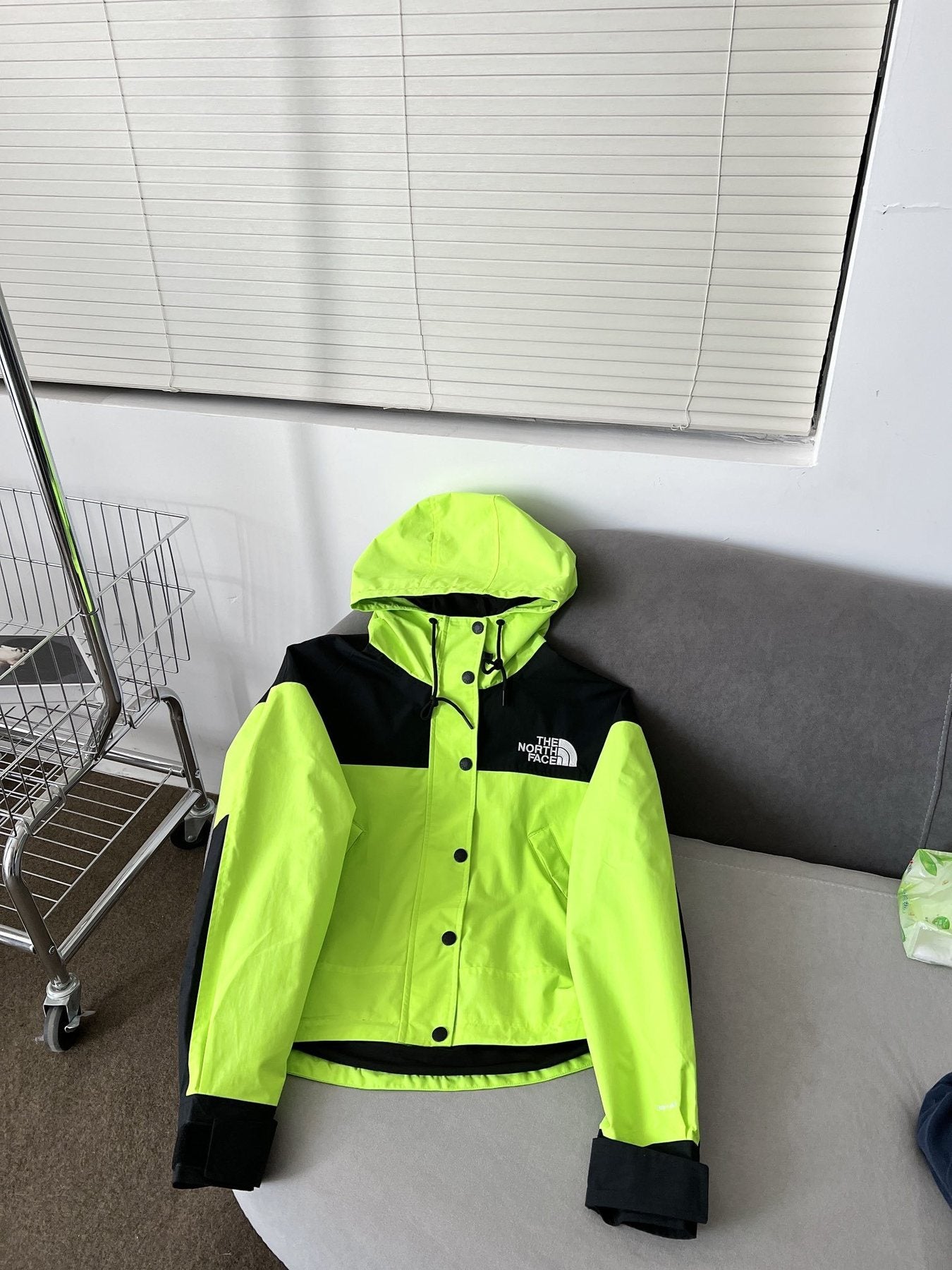The North Face Women’s Short Hooded Jacket — detail