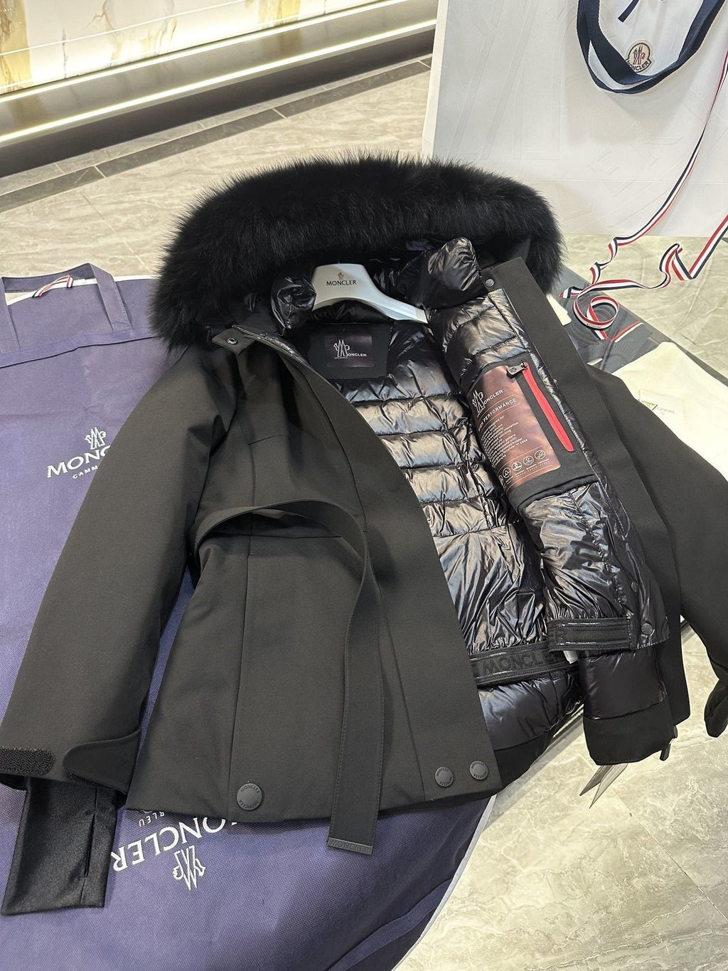 Moncler Women's Belted Fur-Trim Hood Short Down Ski Coat — detail