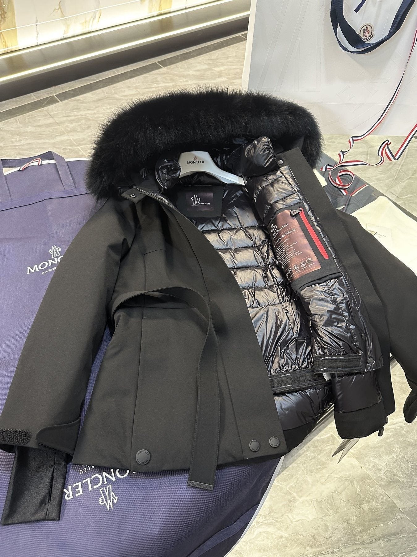 Moncler Women's Belted Fur-Trim Hood Short Down Ski Coat — detail
