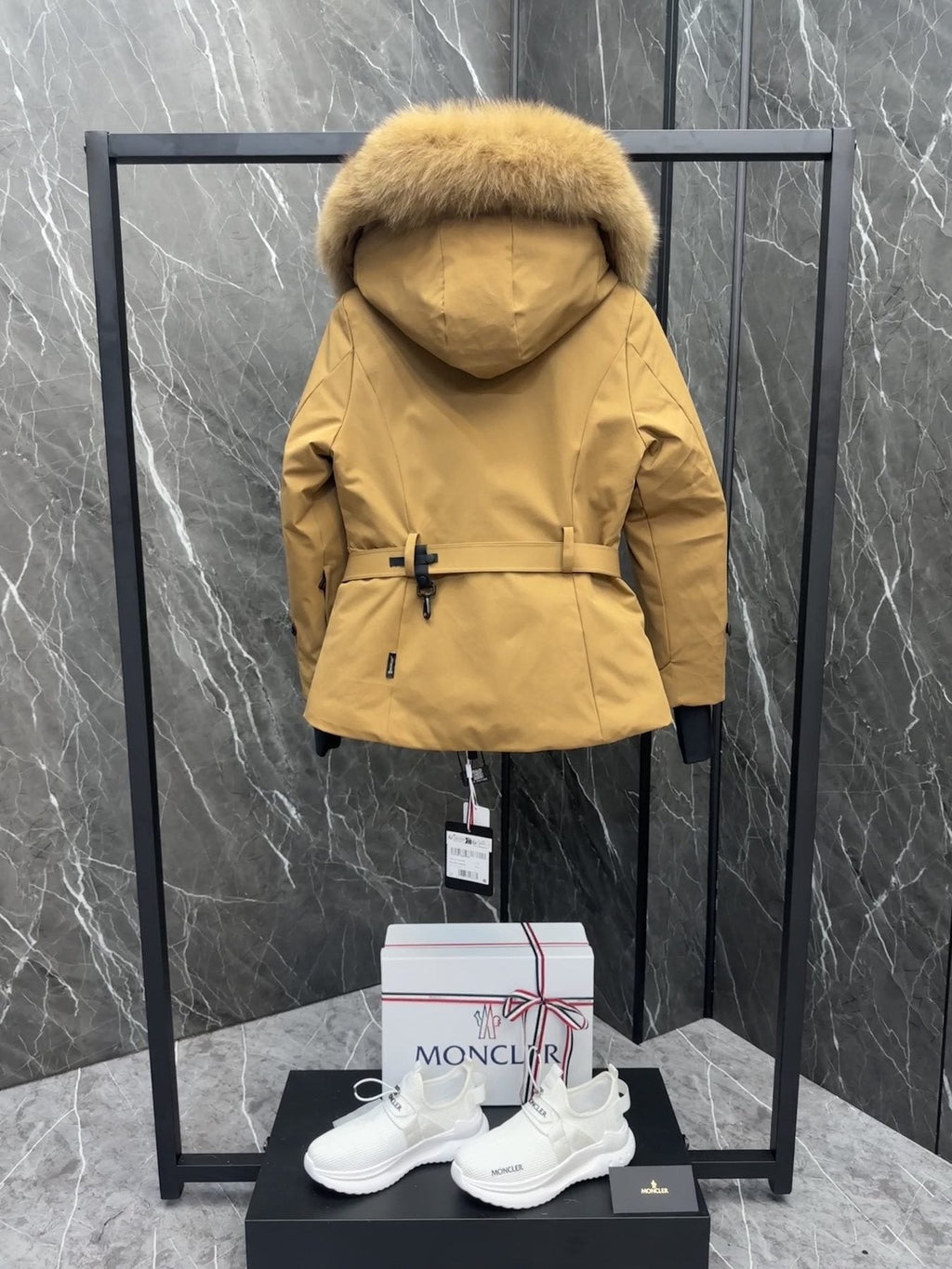 Moncler Women's Belted Fur-Trim Hood Short Down Ski Coat — back