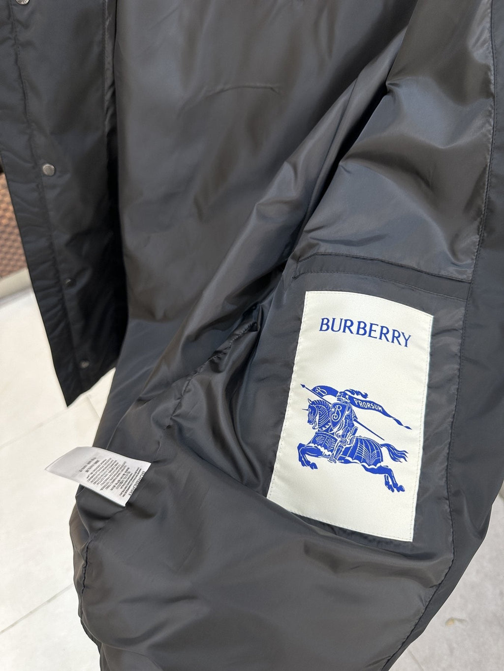 Burberry Hooded Utility Jacket — neck_label