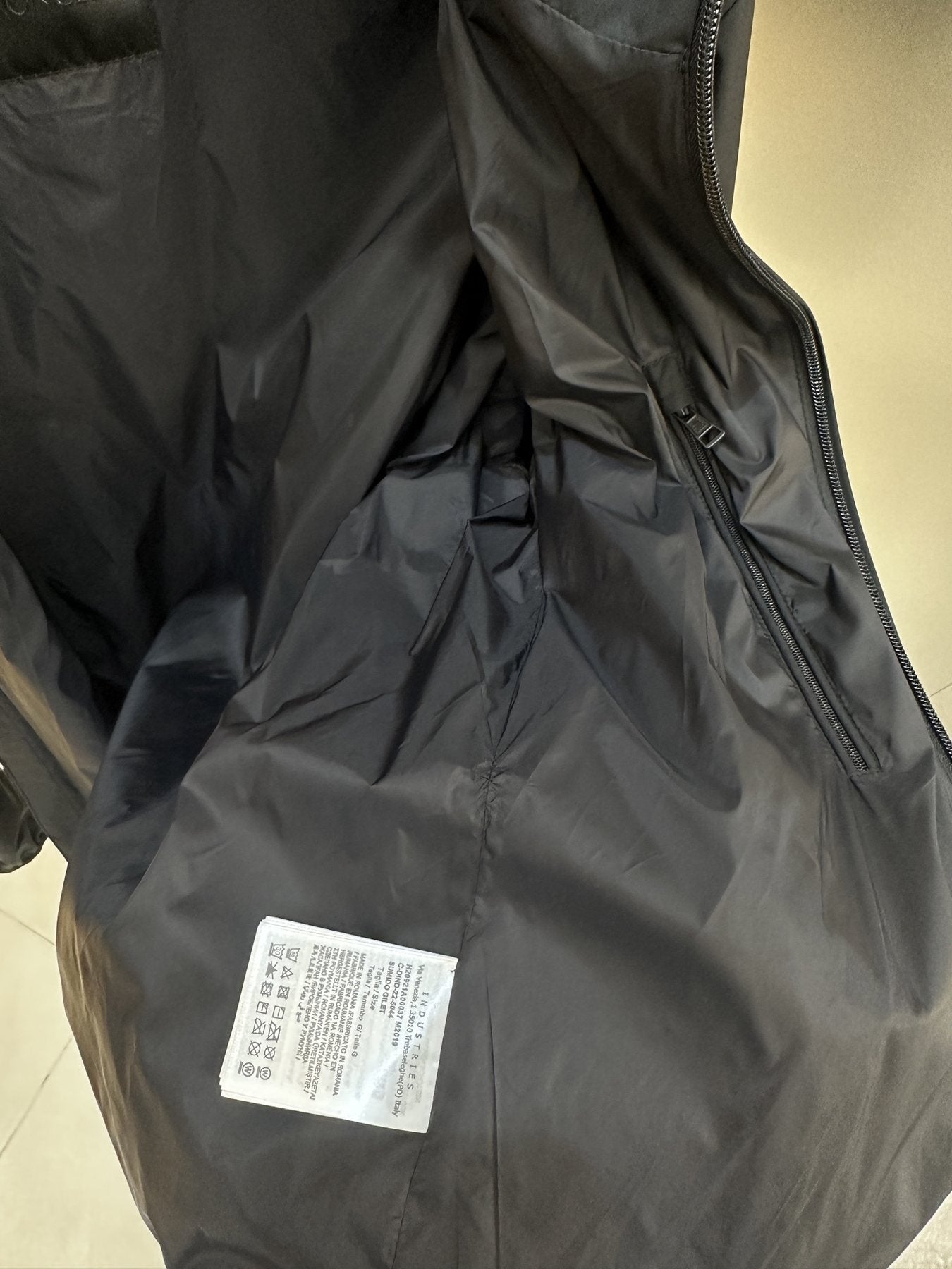 Moncler Hooded Zip-Front Windbreaker — neck_label
