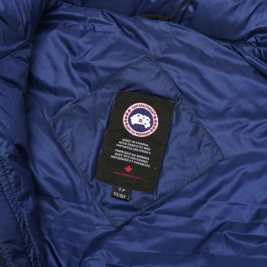 Canada Goose Quilted Puffer Vest — neck_label