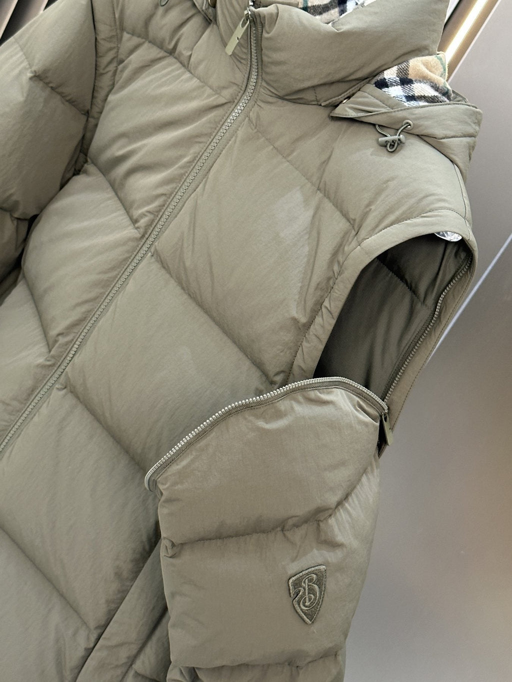 Burberry 2-in-1 Puffer Jacket — detail