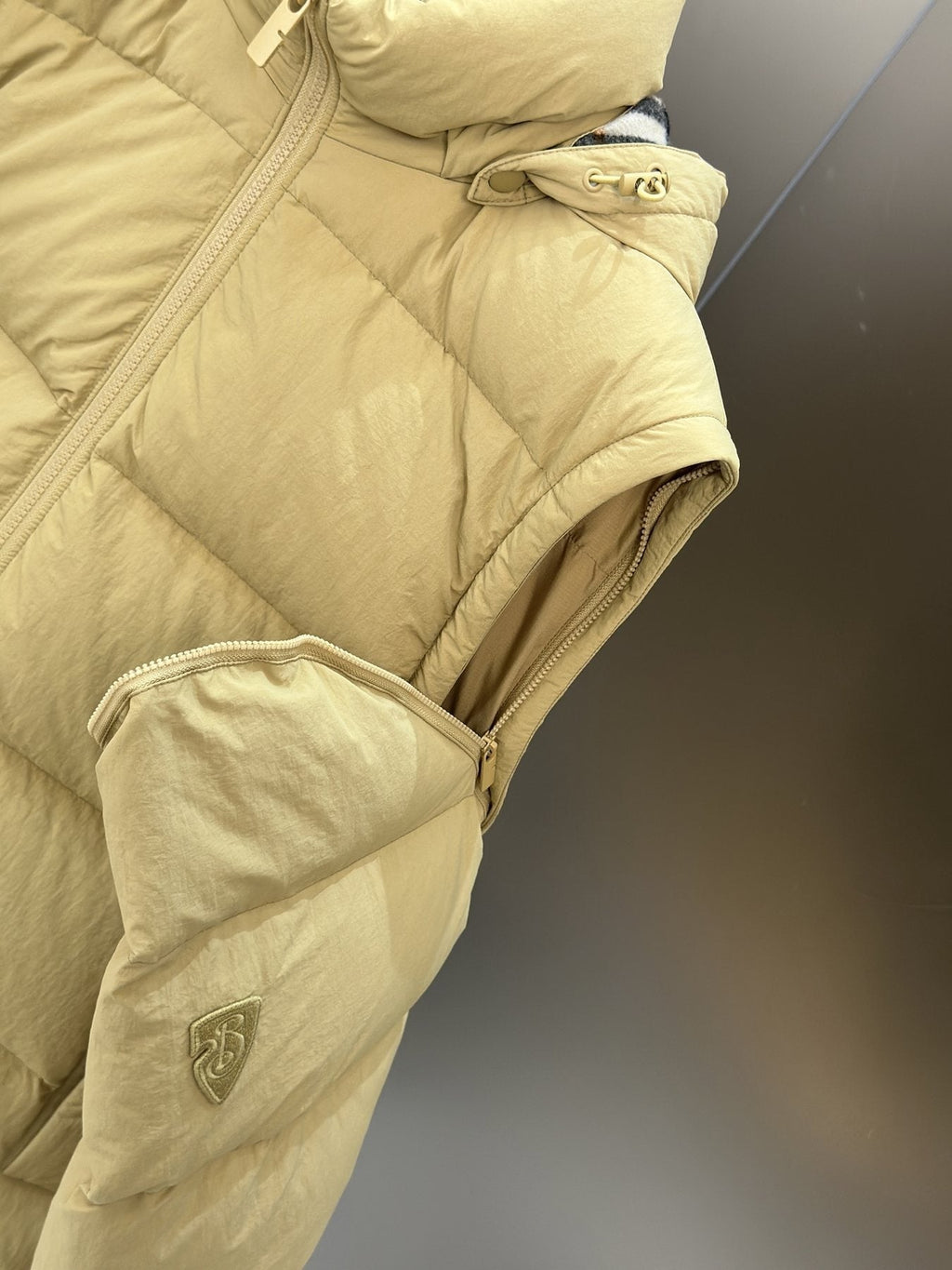 Burberry 2-in-1 Puffer Jacket — detail
