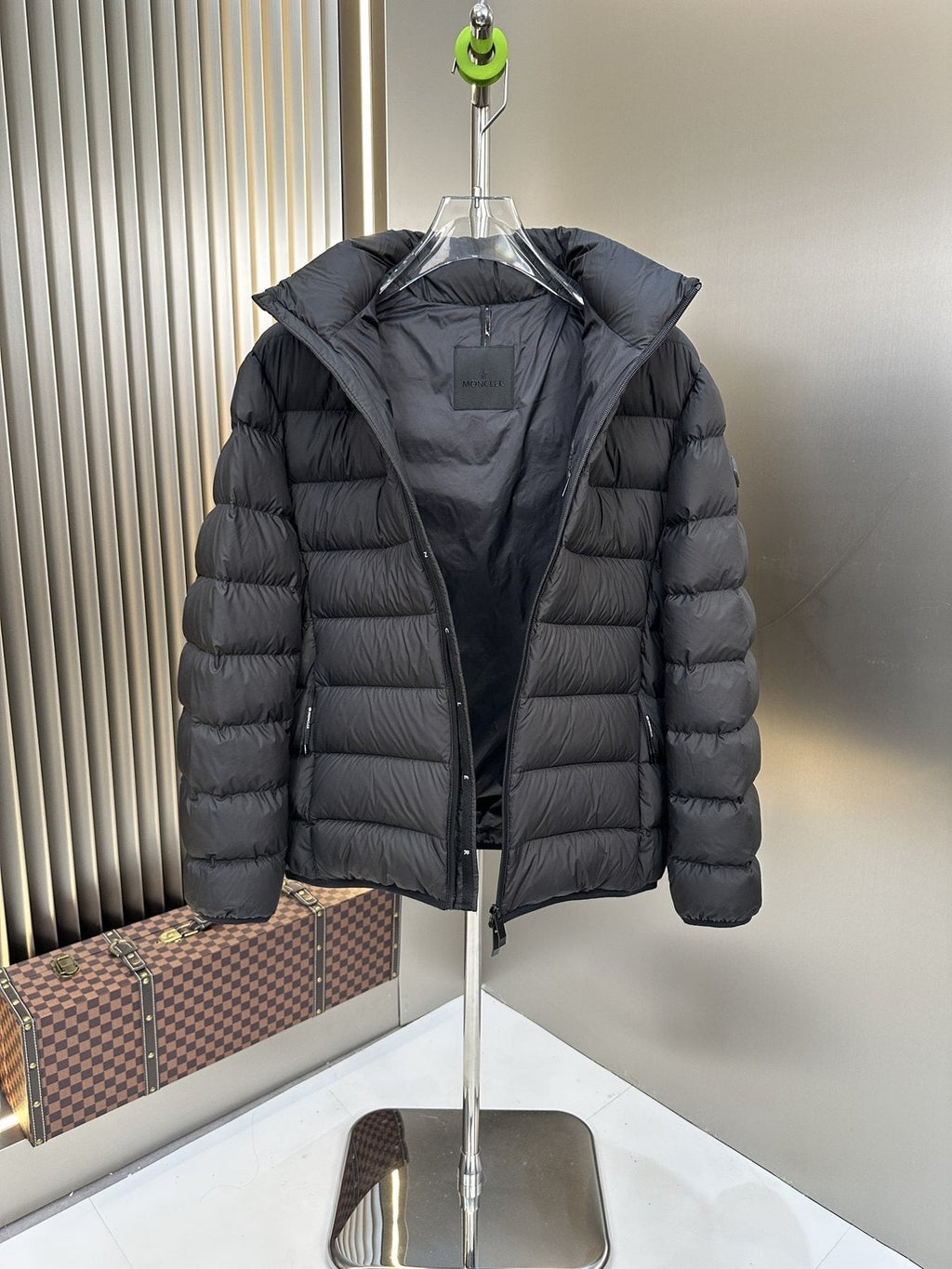 Men Moncler coat Black Hooded Quilted Puffer Jacket — detail