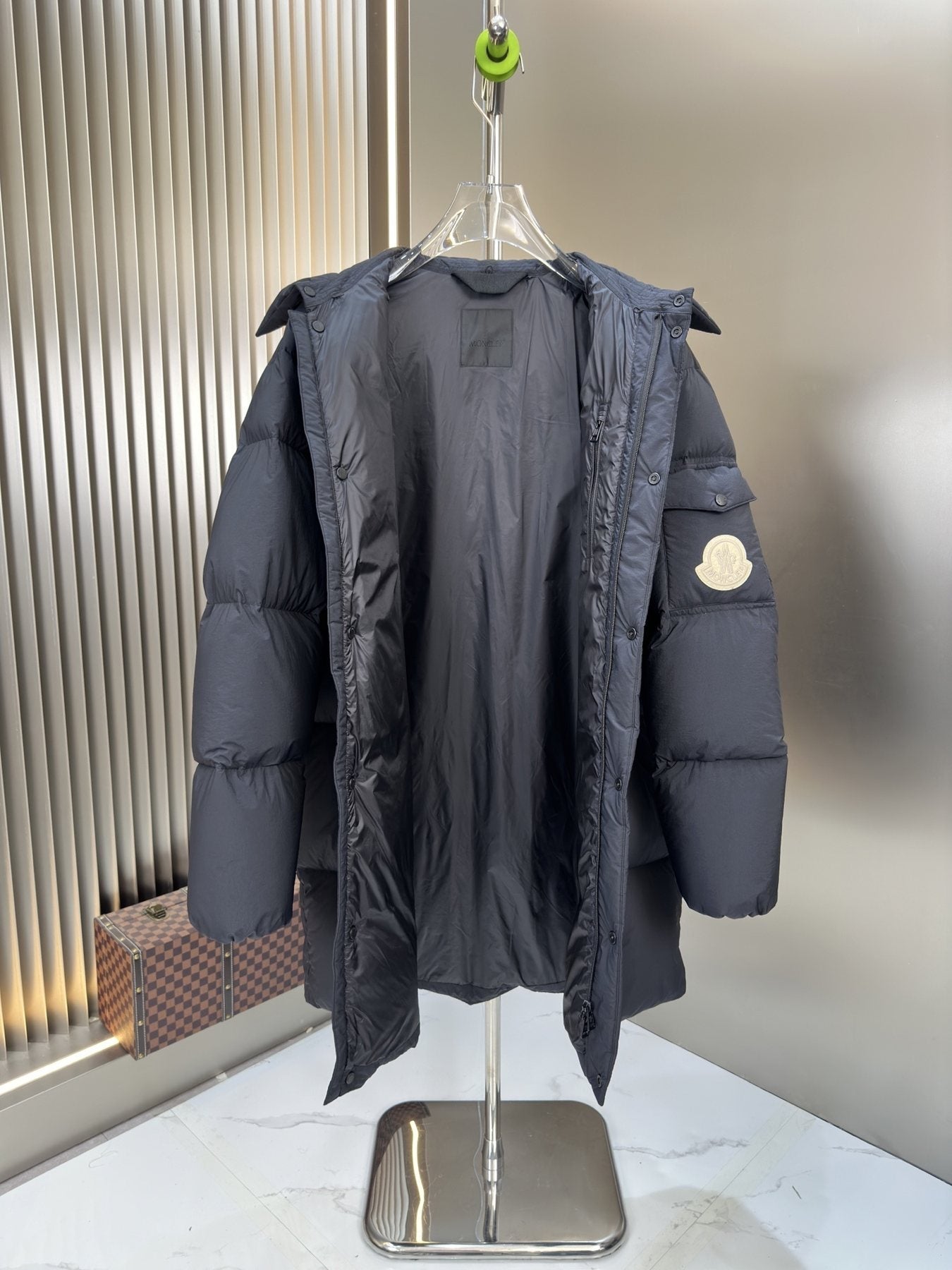 Men Moncler coat Hooded Long Puffer Jacket — detail