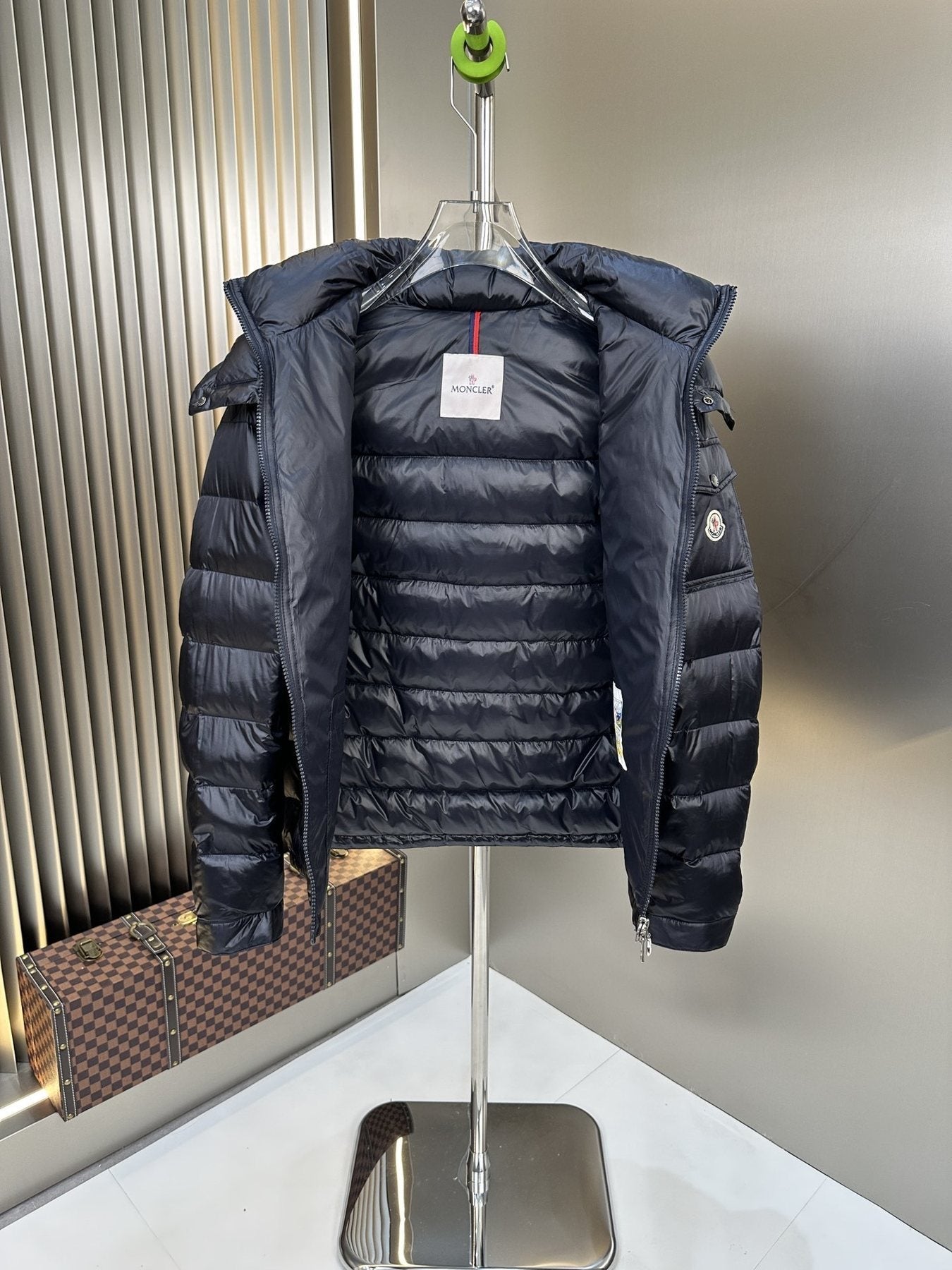 Men Moncler coat Hooded Puffer Jacket — detail