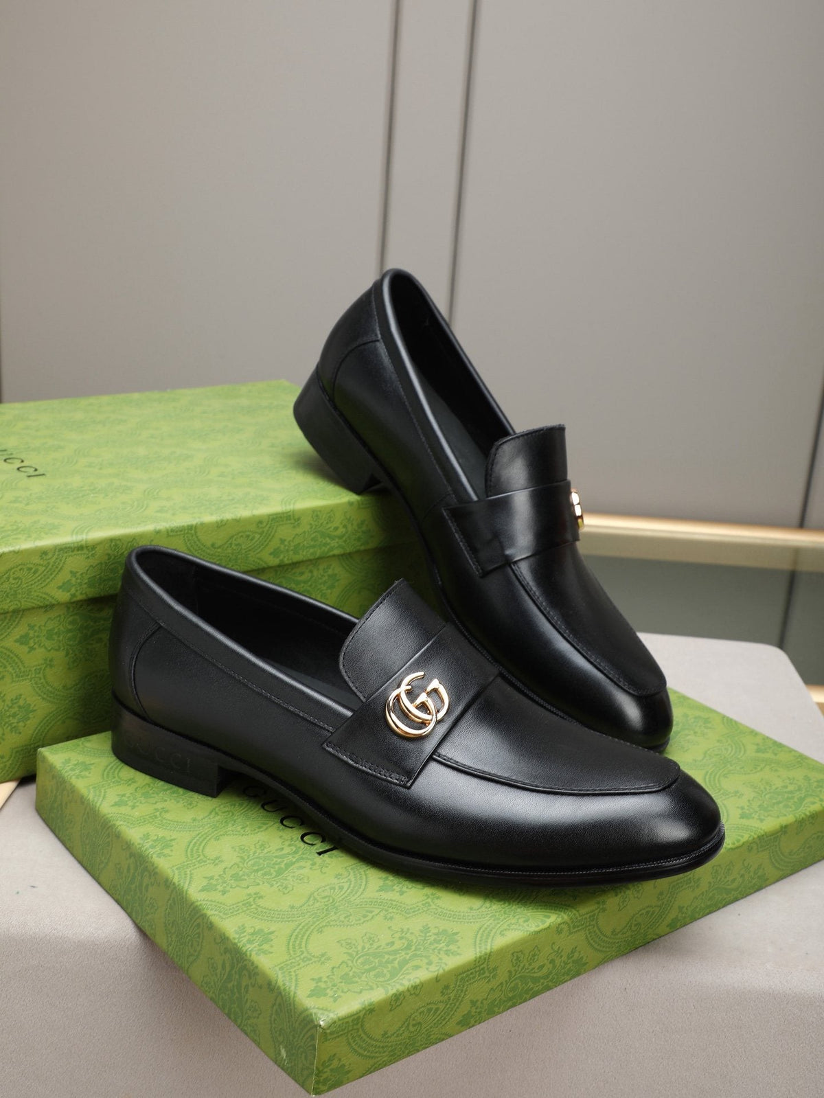 Gucci Black Logo-Hardware Loafers — hero