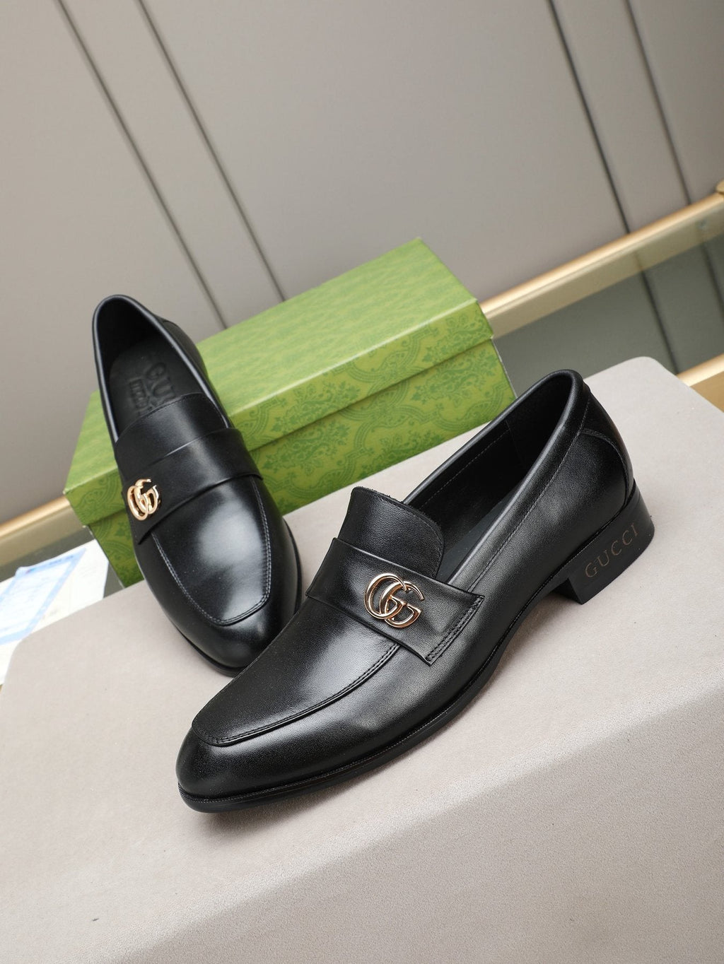 Gucci Black Logo-Hardware Loafers — front