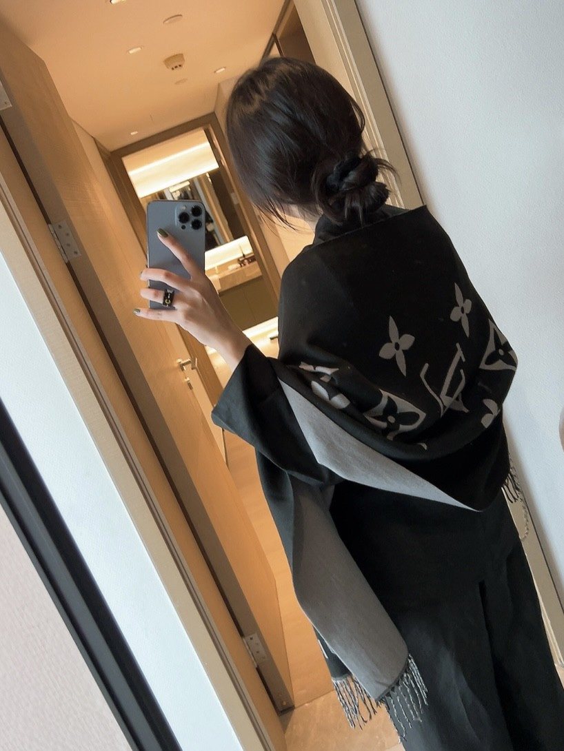 Louis Vuitton Floral Fringed Scarf — back