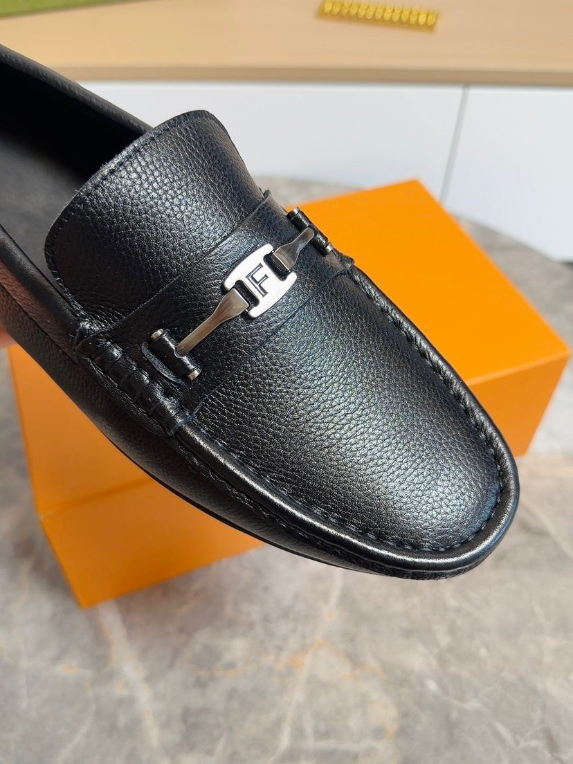 Fendi Black Metal-Hardware Loafers — detail