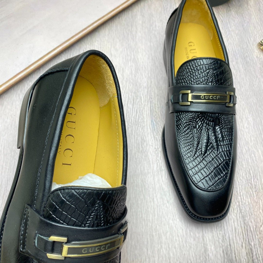 Gucci Black Textured Leather Slip-On Shoes — detail
