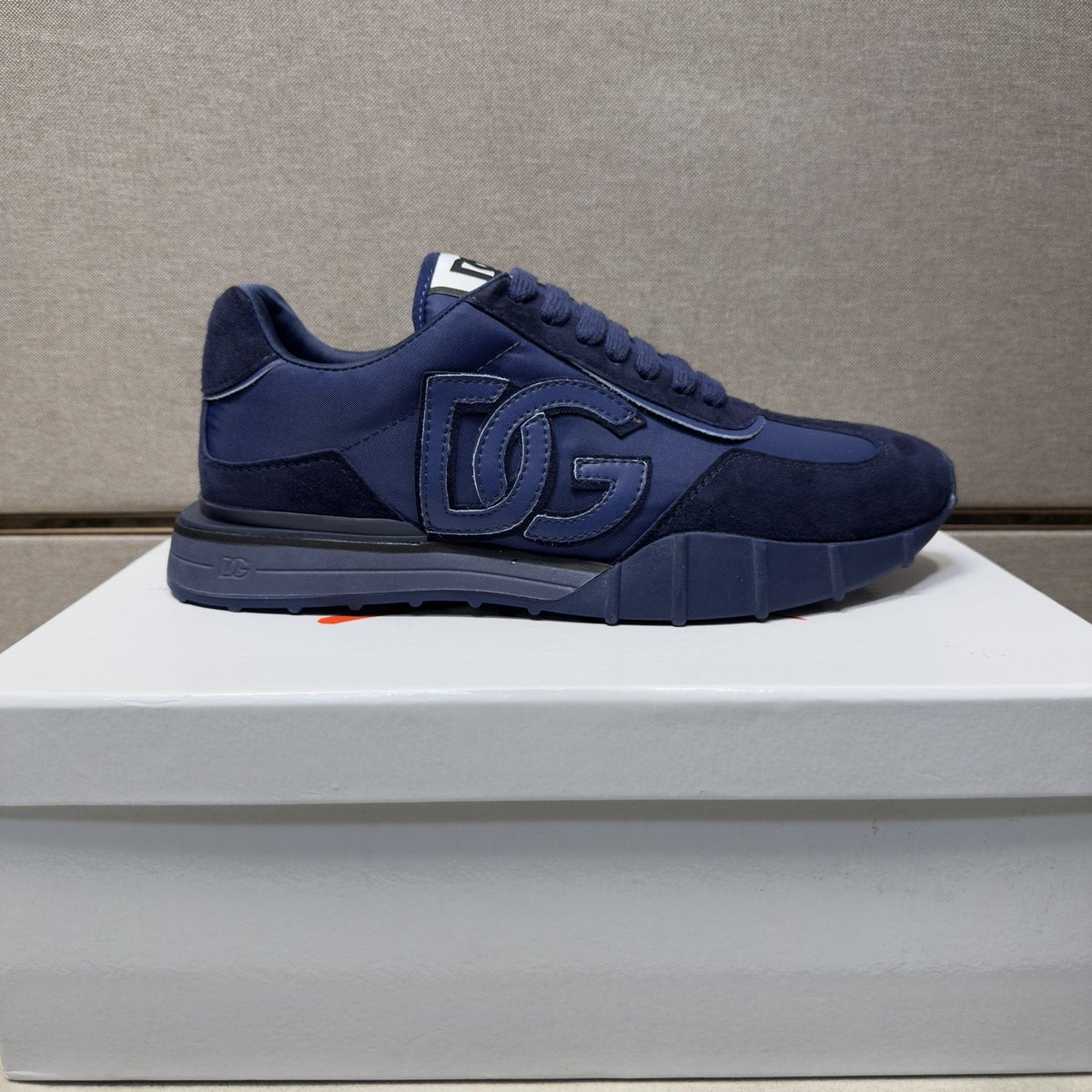 Dolce & Gabbana Navy Logo Low-Top Sneakers — hero