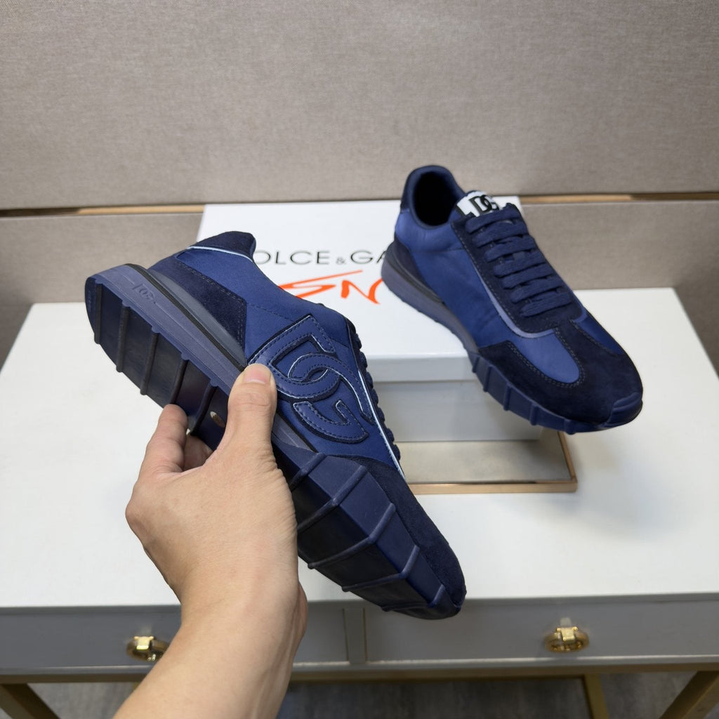 Dolce & Gabbana Navy Logo Low-Top Sneakers — detail