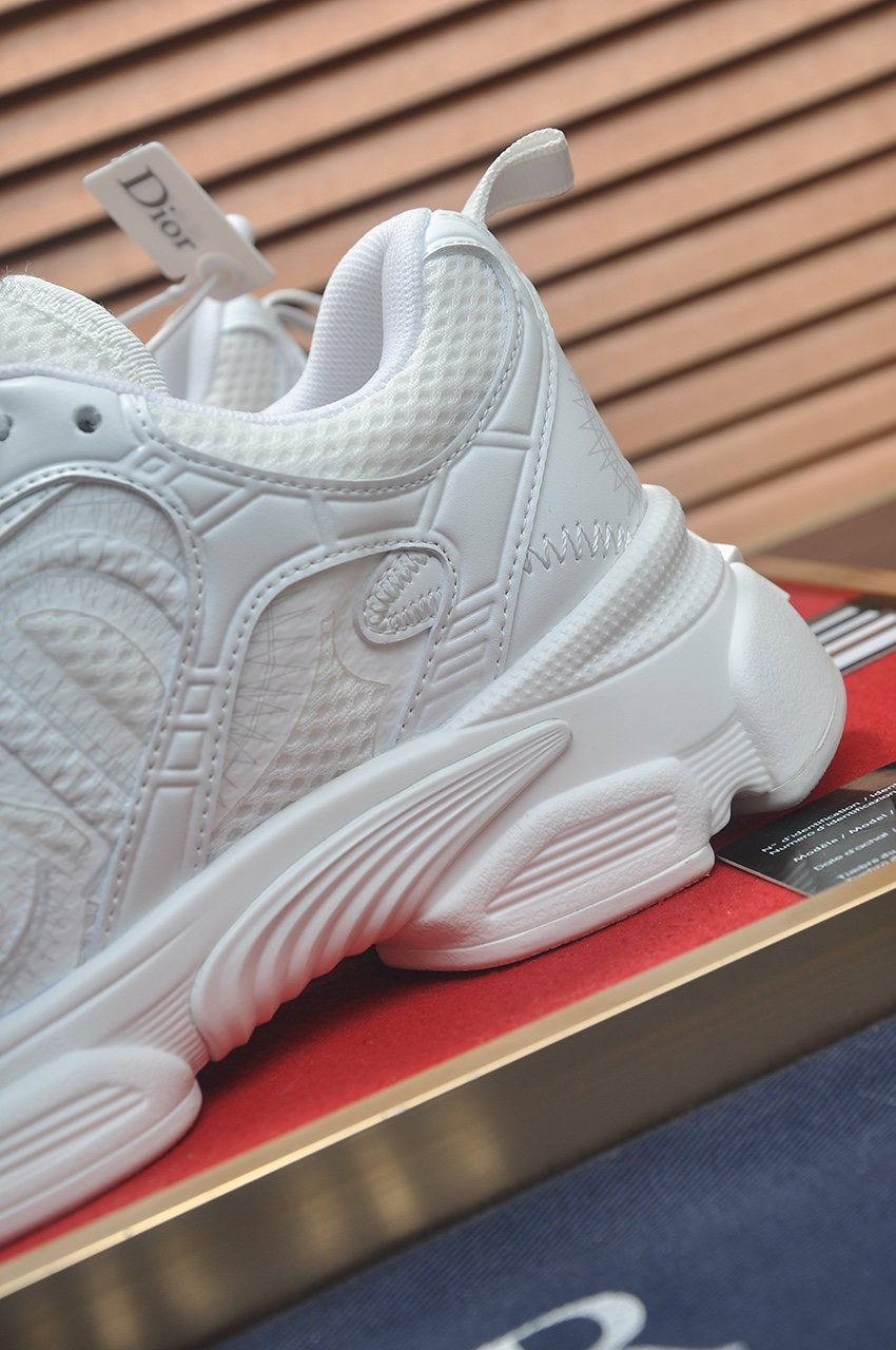 Dior White Couple Sneakers — detail