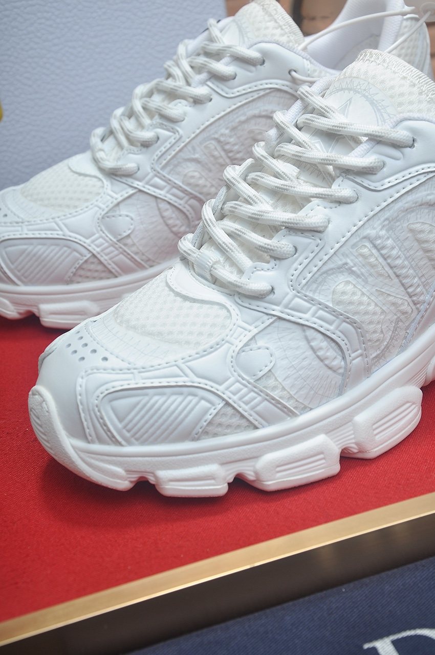 Dior White Couple Sneakers — detail