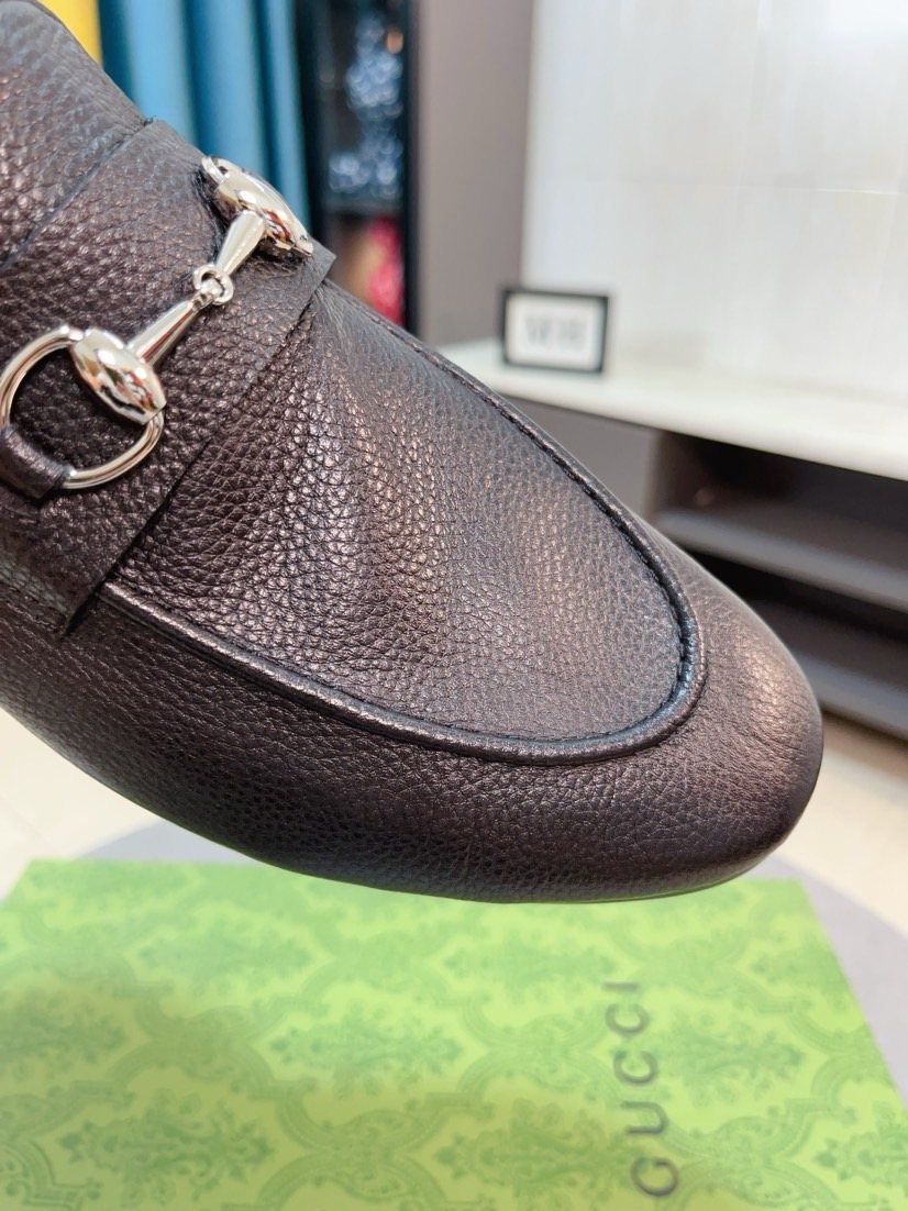 GUCCI Dark Brown Horsebit Loafers — detail