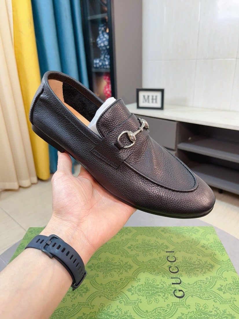 GUCCI Dark Brown Horsebit Loafers — model