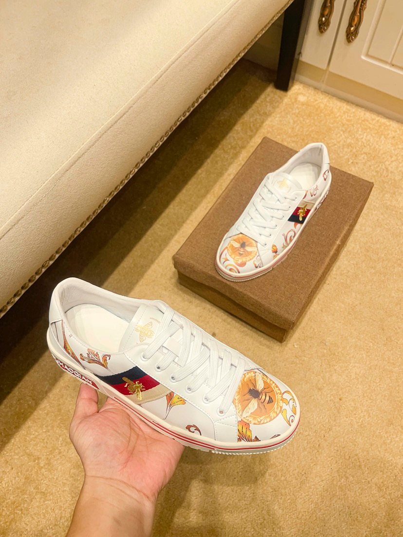 Men’s White Multicolor Graphic Low-Top Sneakers — detail