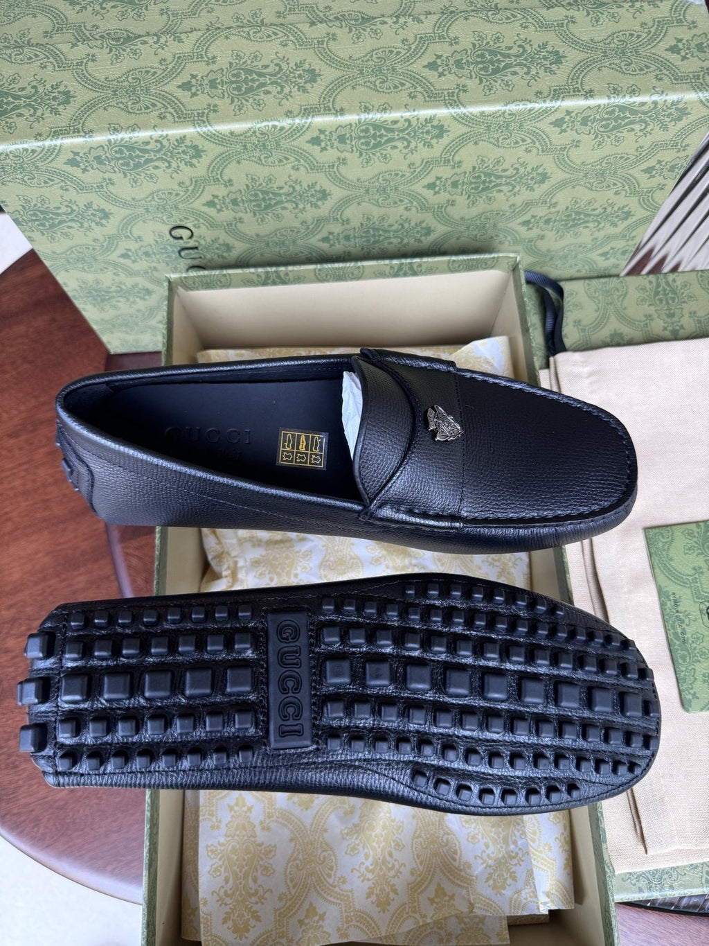 Gucci Black Bee Driving Loafers — detail