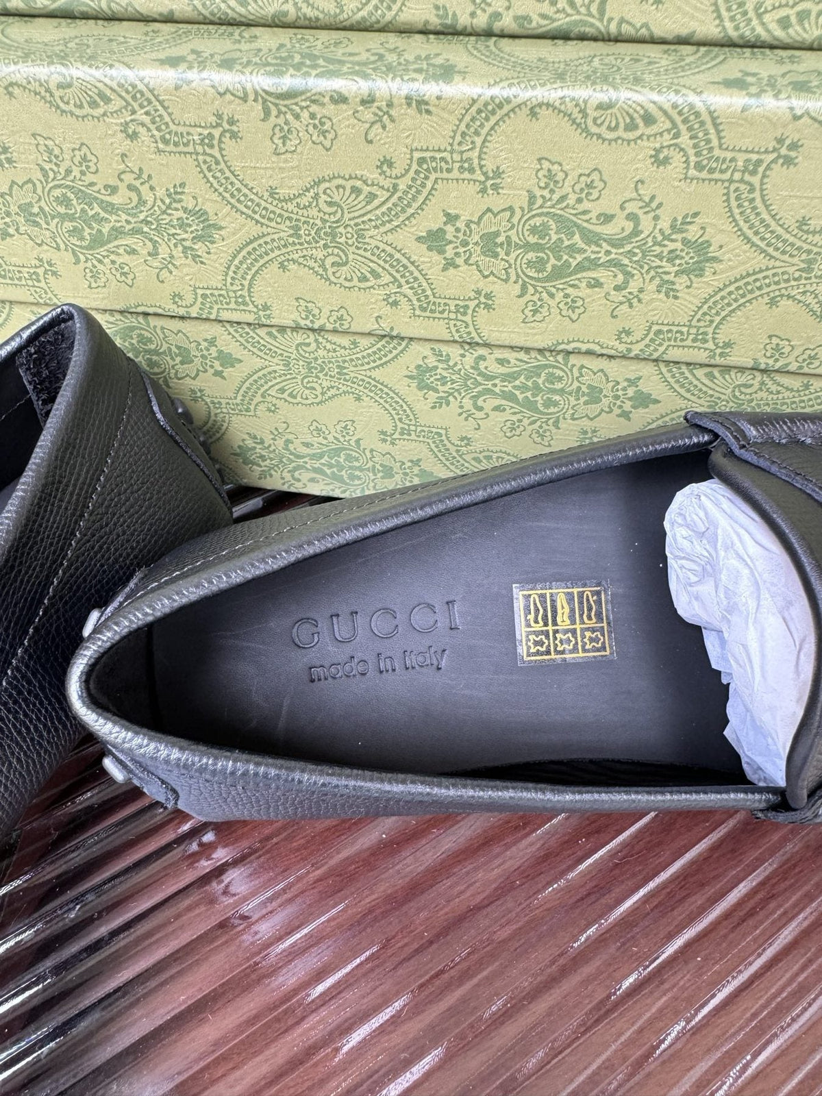 Gucci Black Bee Driving Loafers — detail