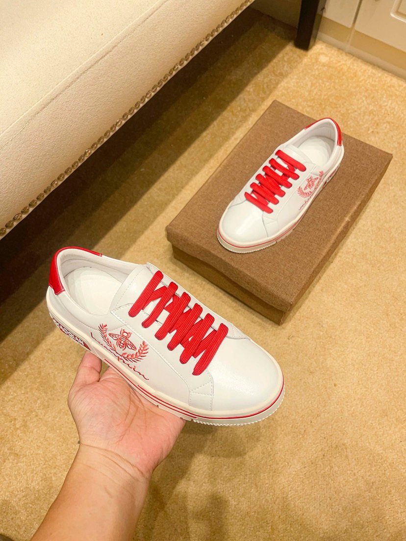 White & Red Graphic Low-Top Sneakers — model