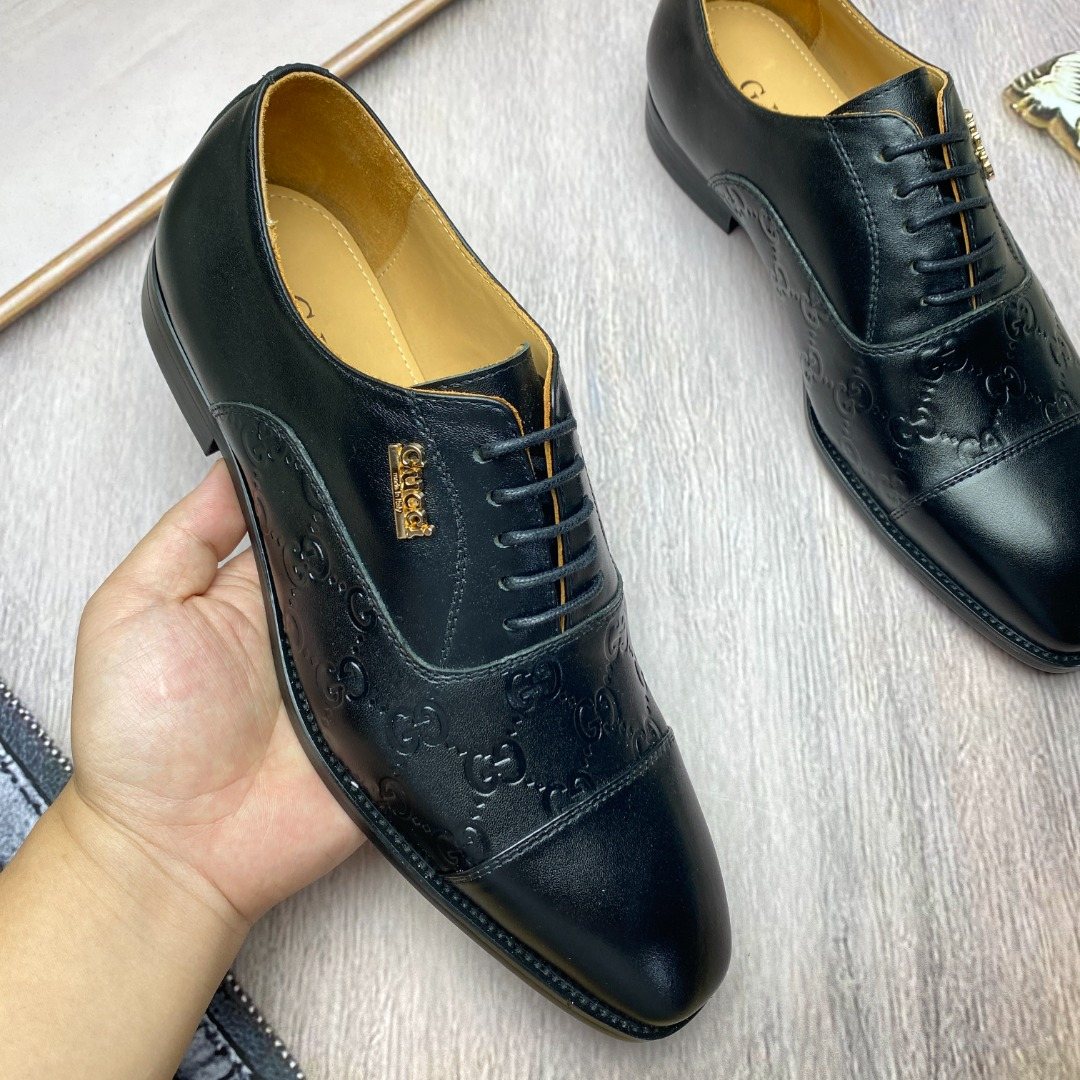 Gucci Black Embossed Lace-Up Dress Shoes — model