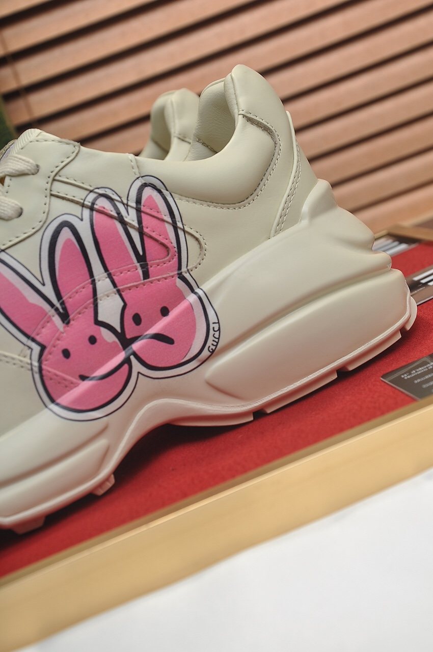 Gucci Ivory Pink Bunny Graphic Chunky Sneakers — detail