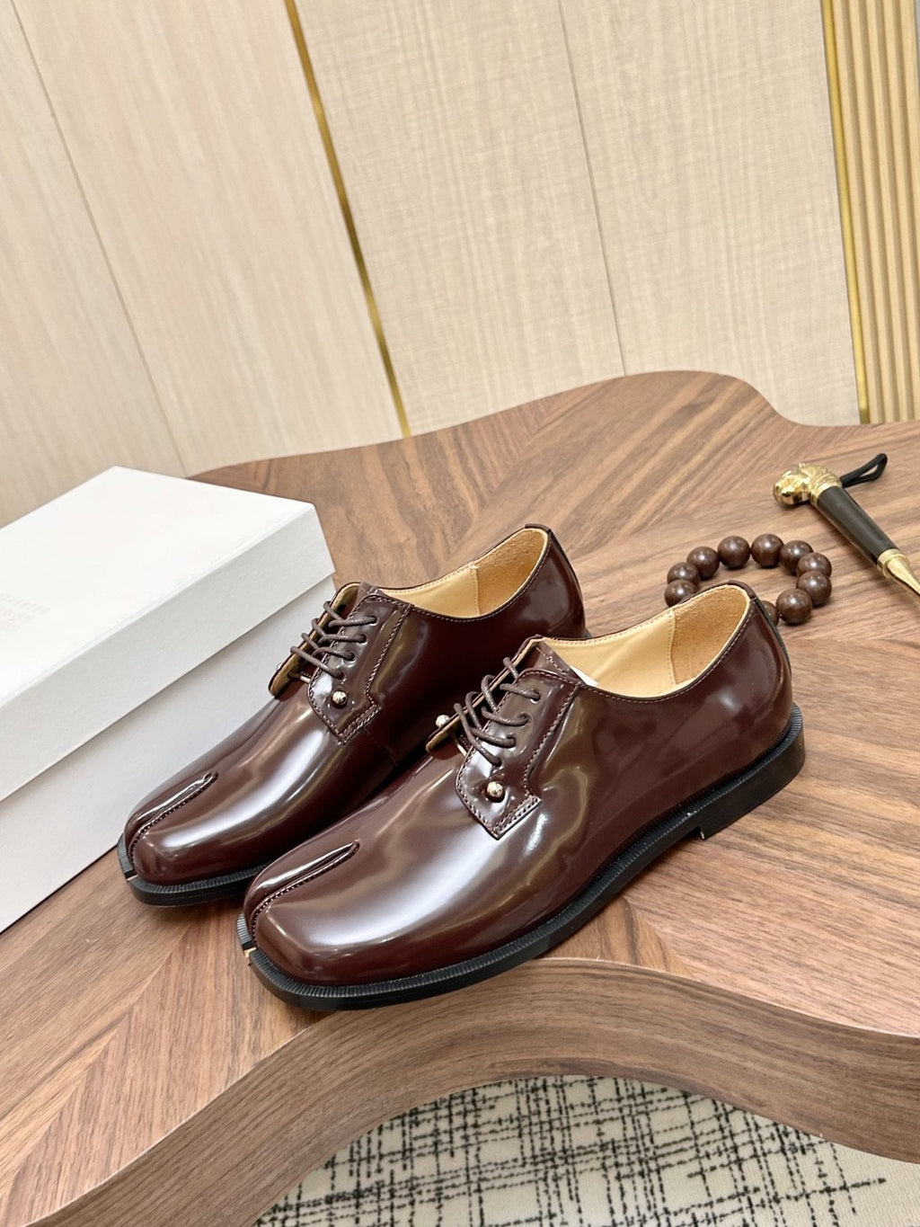 Maison Margiela Dark Brown Split-Toe Derby Shoes — front