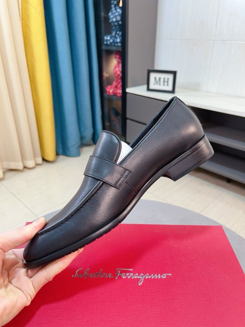 Ferragamo Black Ring-Detail Loafers — detail