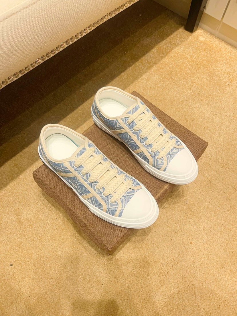 Men’s Pale Blue Patterned Low-Top Sneakers — front