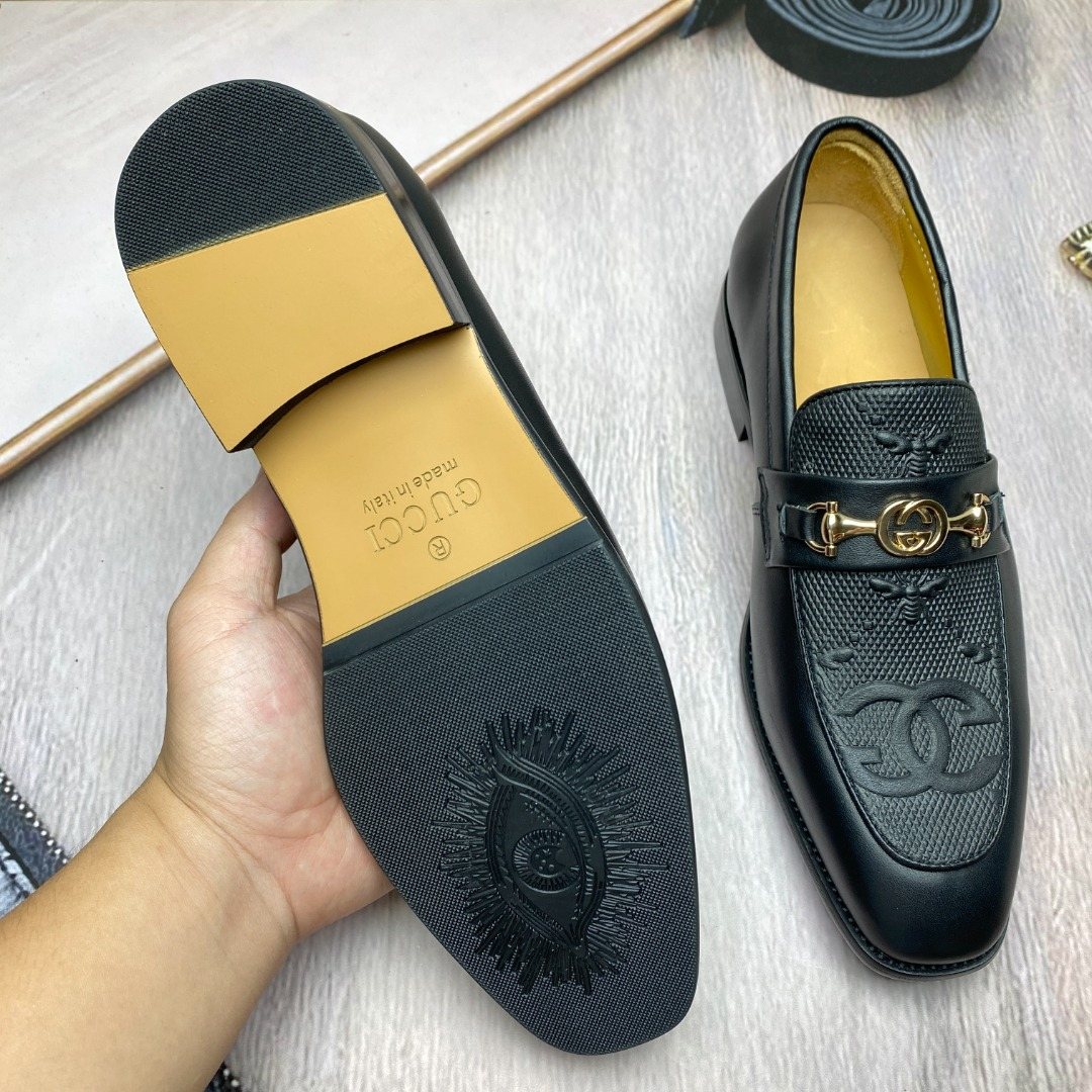 Gucci Black Gold-Tone Hardware Loafers — detail
