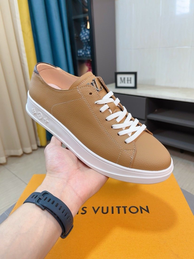 Louis Vuitton Textured Low-Top Sneakers — model