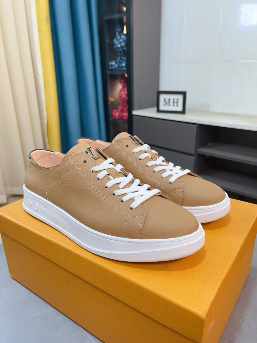 Louis Vuitton Textured Low-Top Sneakers — front