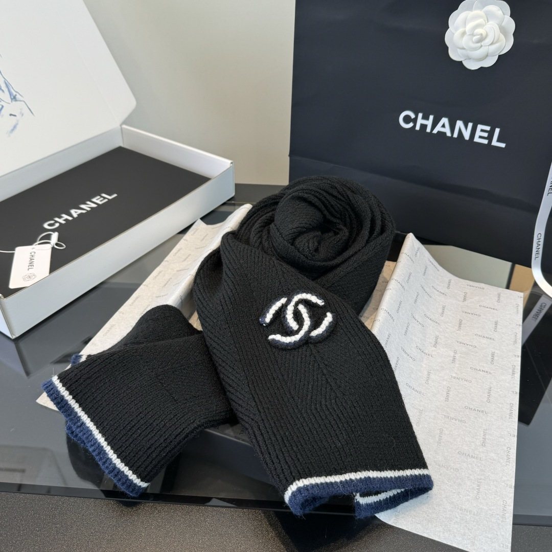 Chanel Logo Trim Knitted Scarf — front