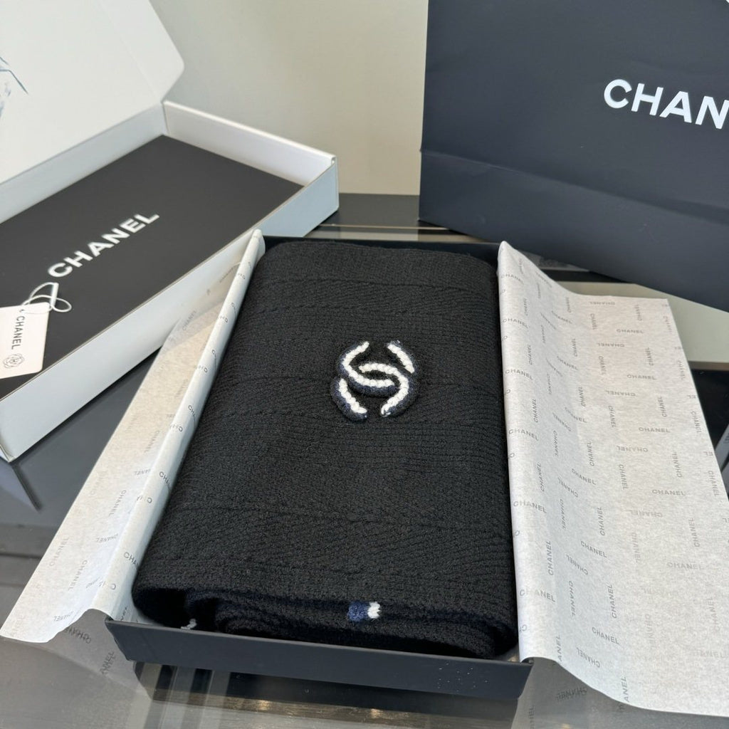 Chanel Logo Trim Knitted Scarf — front