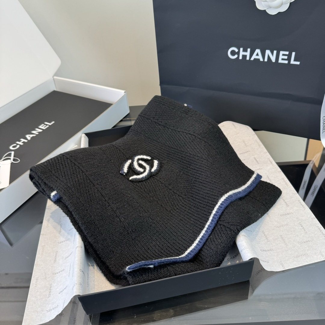 Chanel Logo Trim Knitted Scarf — front