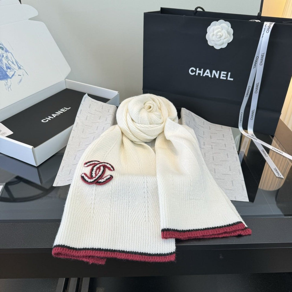 Chanel Logo Trim Knitted Scarf — front